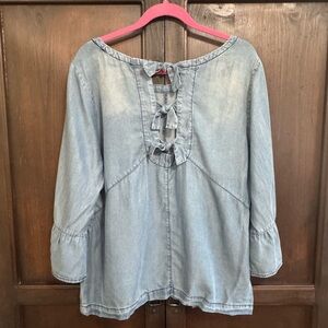 Francesca’s Blue Rain Denim Chambray Top with Bow Back size Large NWT